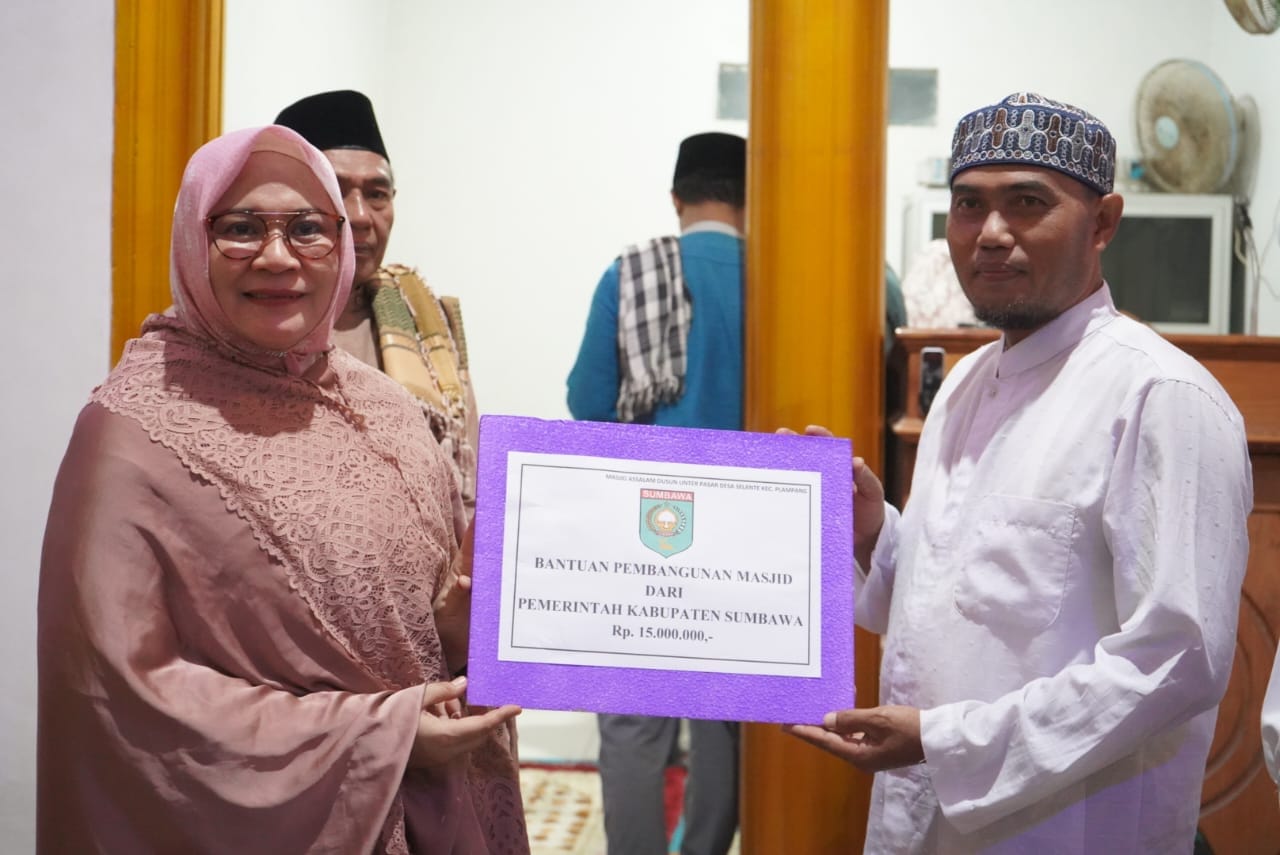 Wakil Bupati Sumbawa- Hj Dewi Noviany. S.Pd., M.Pd. beserta rombongan melaksanakan safari Ramadan di Masjid As-Salam Desa Selante Kecamatan Plampang