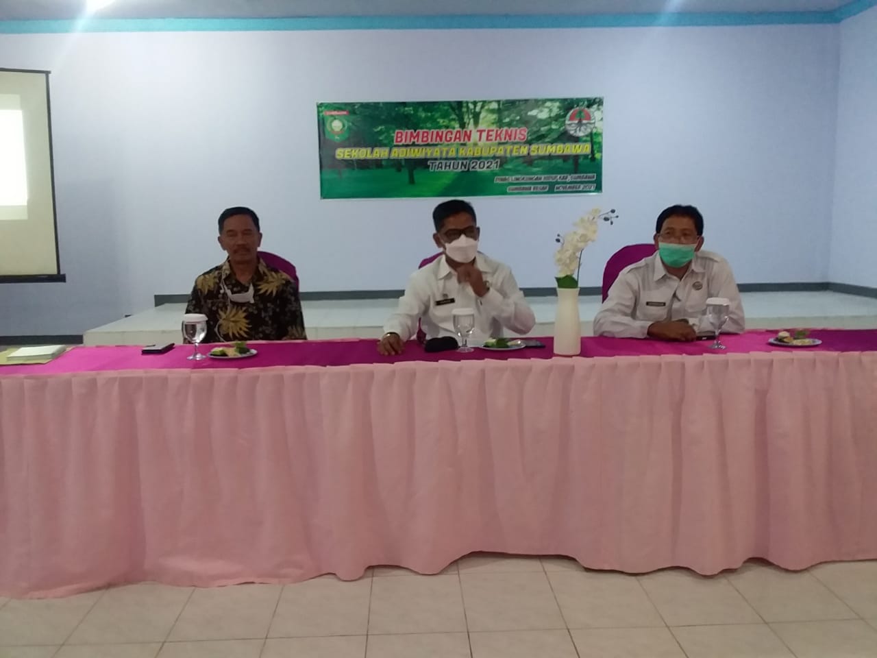 BUPATI SUMBAWA DORONG SEKOLAH CIPTAKAN BUDAYA LINGKUNGAN BERSIH DAN SEHAT