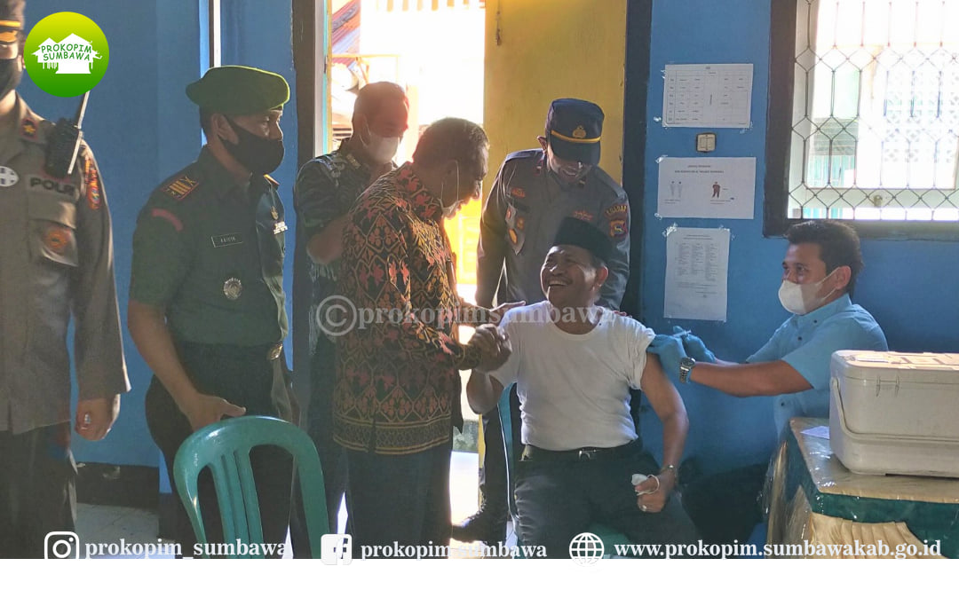Sambangi SMK Al-Ma'arif, Bupati Pastikan Vaksinasi Booster Berjalan Lancar