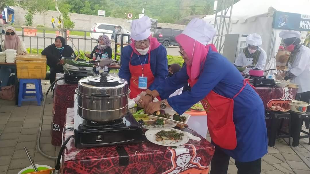 MENJELANG PEMBUKAAN MANDALIKA FEST  DISELINGI  DENGAN LOMBA MEMASAK