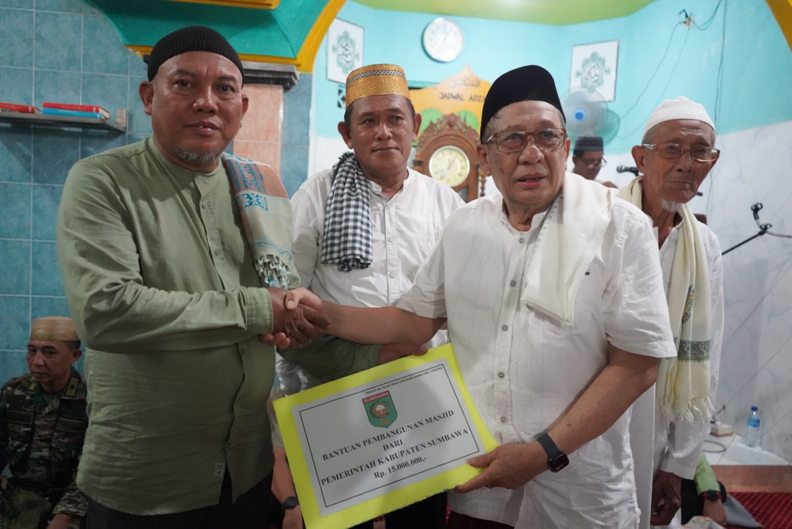 Bupati sumbawa - Drs.H. Mahmud Abdullah melaksanakan safari ramadhan 1445 hijriah/ 2024 M di Masjid Al Falah Desa Labuhan Jambu Kecamatan Tarano
