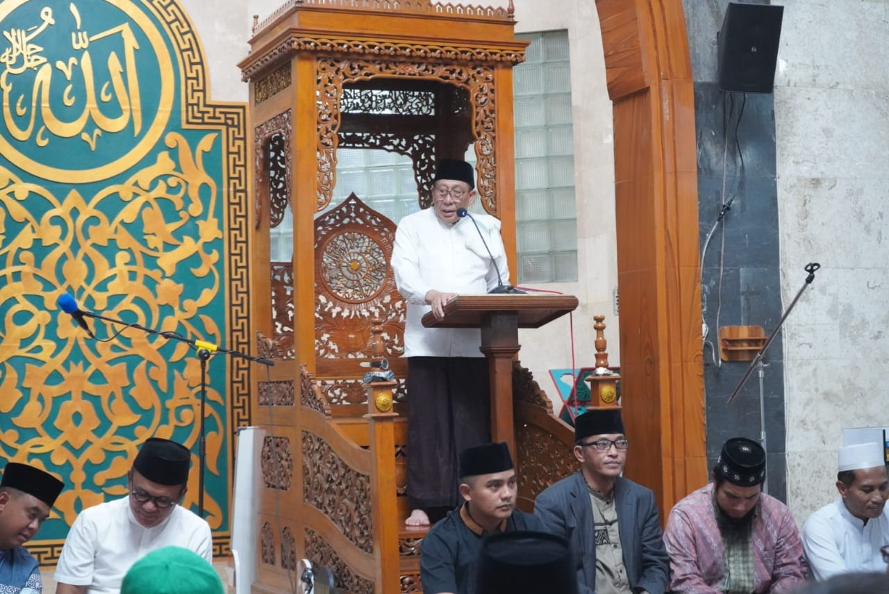 Bupati Sumbawa menghadiri Nuzulul Qur'an yang berlangsung di Masjid Agung Nurul Huda Sumbawa.