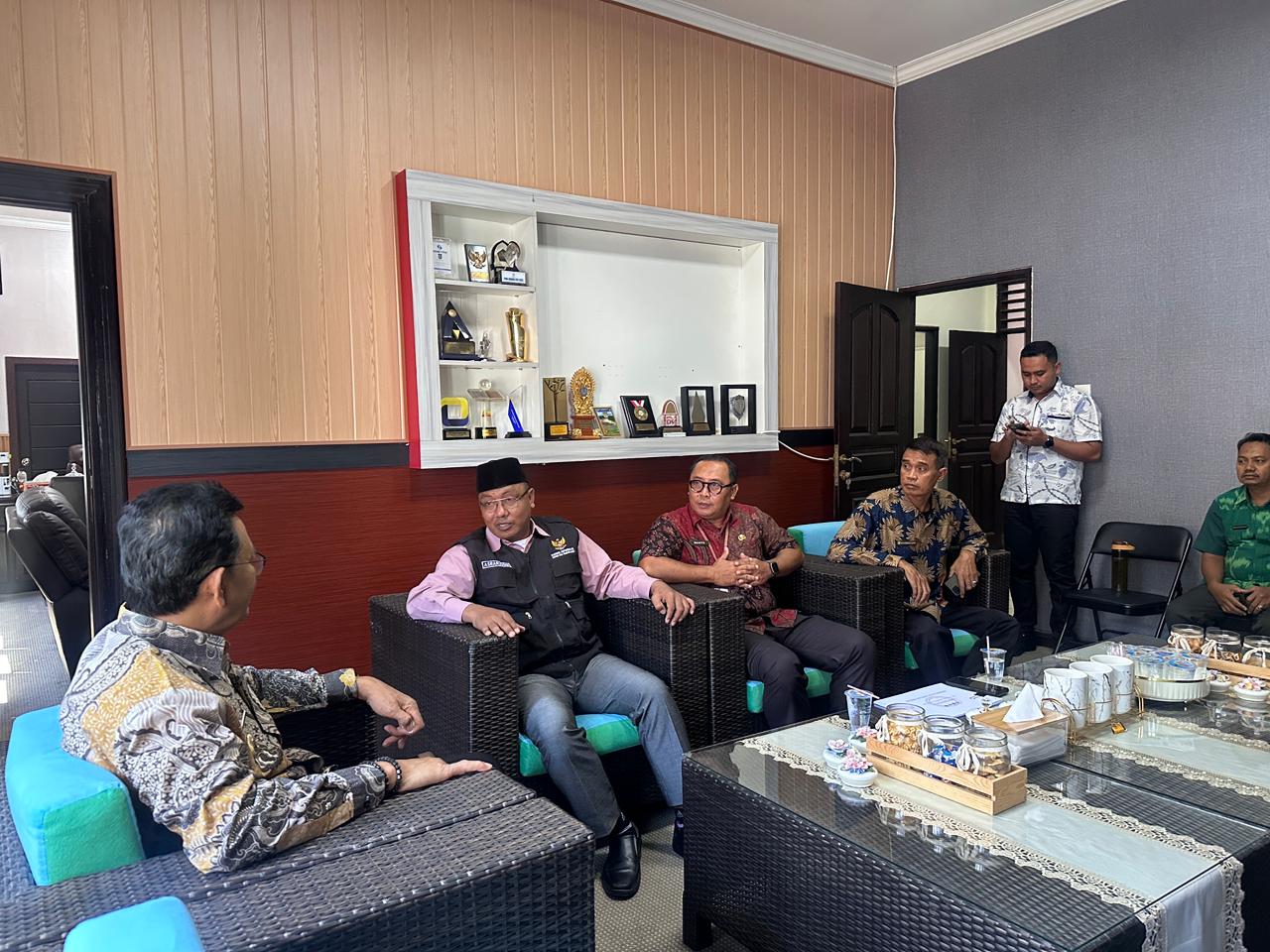 Komisi Informasi NTB Lakukan Visitasi ke Kabupaten Sumbawa, Bupati Jarot Tegaskan Komitmen pada Keterbukaan Informasi Publik