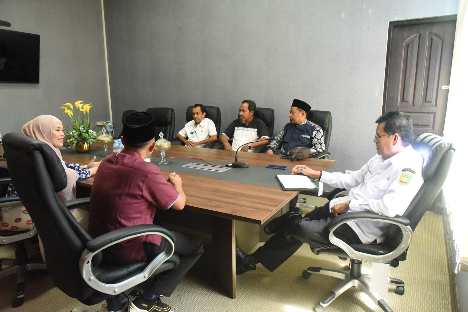 Bupati Sumbawa Tegaskan Komitmen Keterbukaan Informasi di Hadapan KI NTB