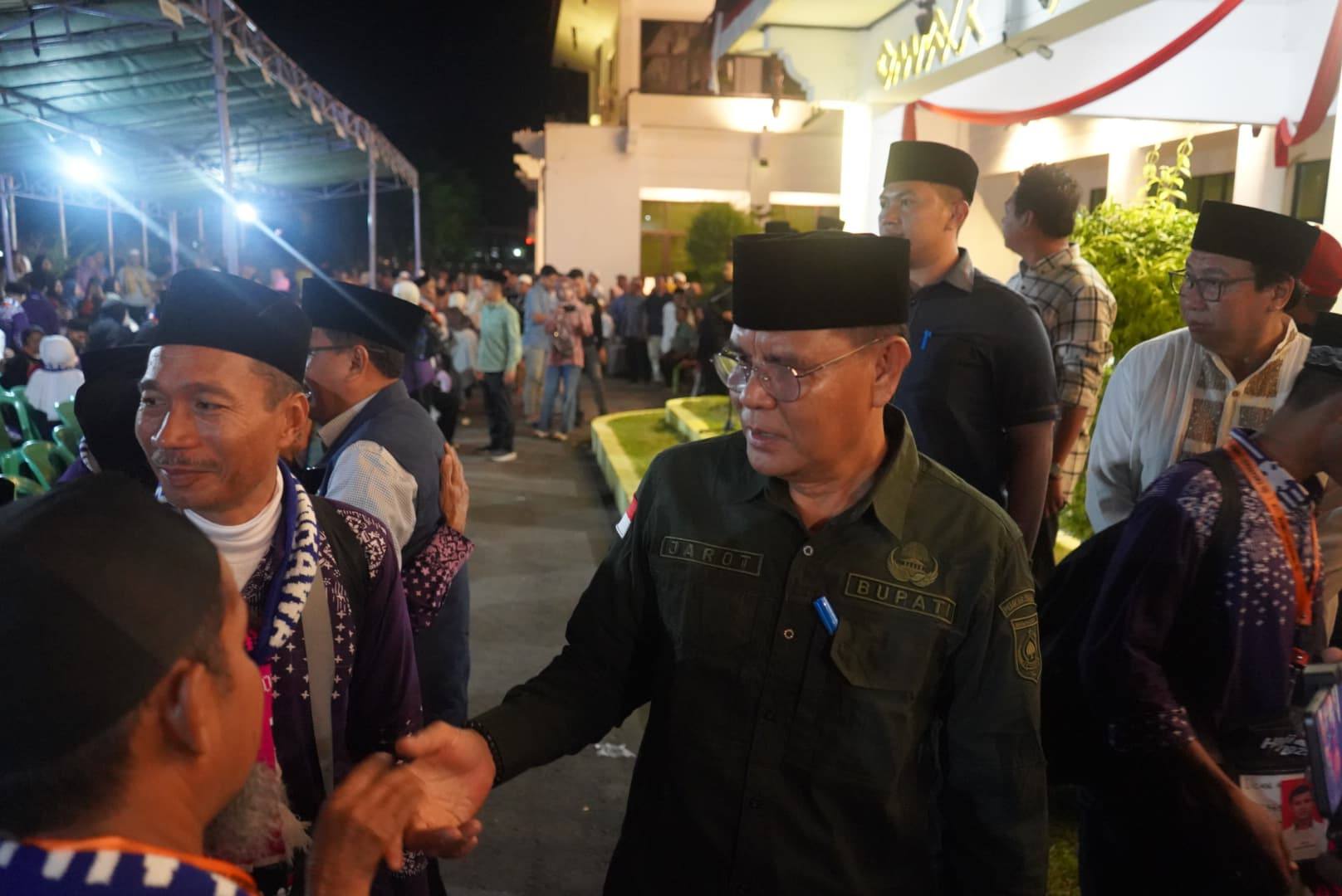 Bupati Sumbawa Lepas 231 Jamaah Haji Kloter 8 Tahun 2025