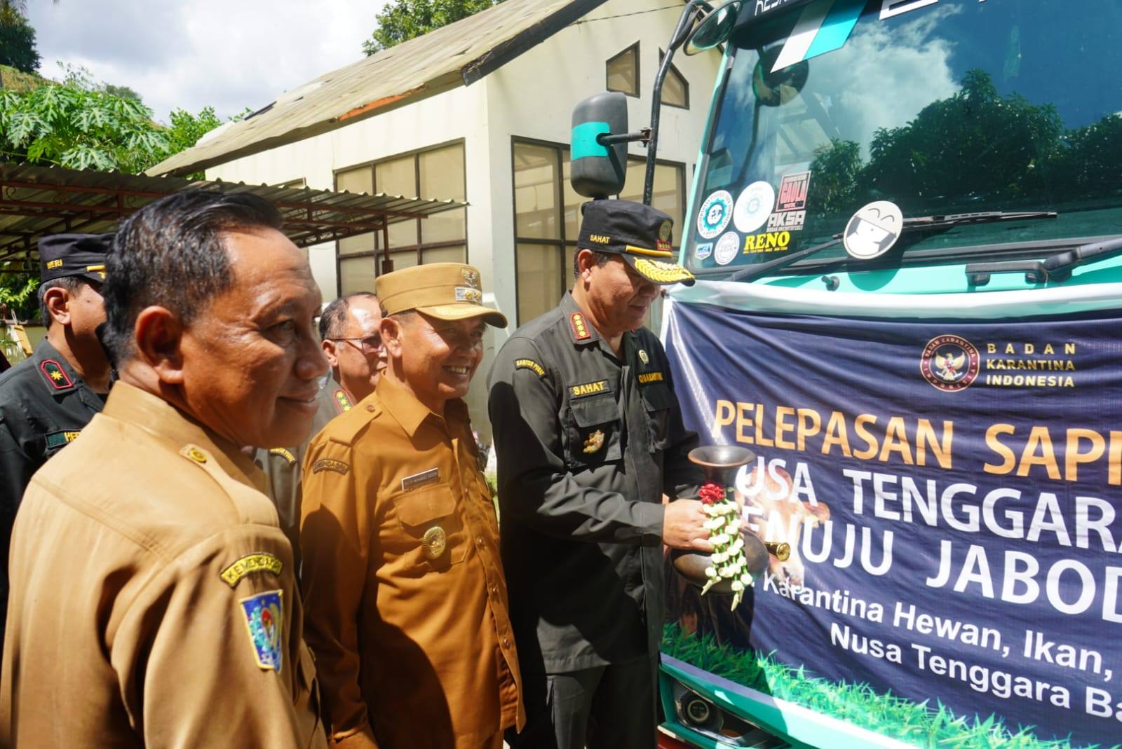 Badan Karantina Indonesia Lepas Ribuan Sapi Kurban dari NTB, Apresiasi Sinergi dengan Pemkab Sumbawa
