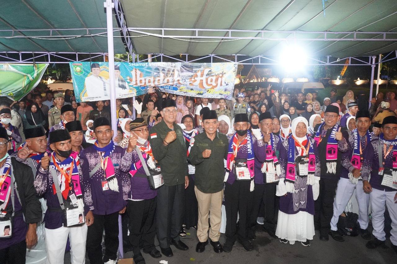 Bupati Sumbawa Lepas Keberangkatan Kloter 12 Jamaah Calon Haji Tahun 2025