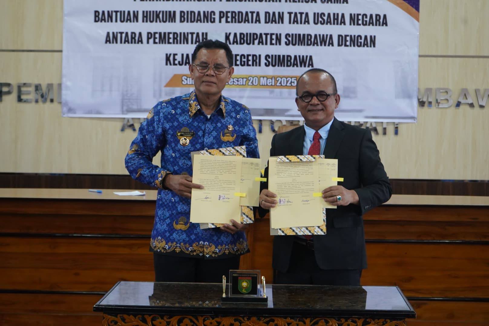 Pemkab Sumbawa dan Kejaksaan Negeri Sumbawa Tandatangani MoU Bantuan Hukum Bidang Perdata dan Tata Usaha Negara