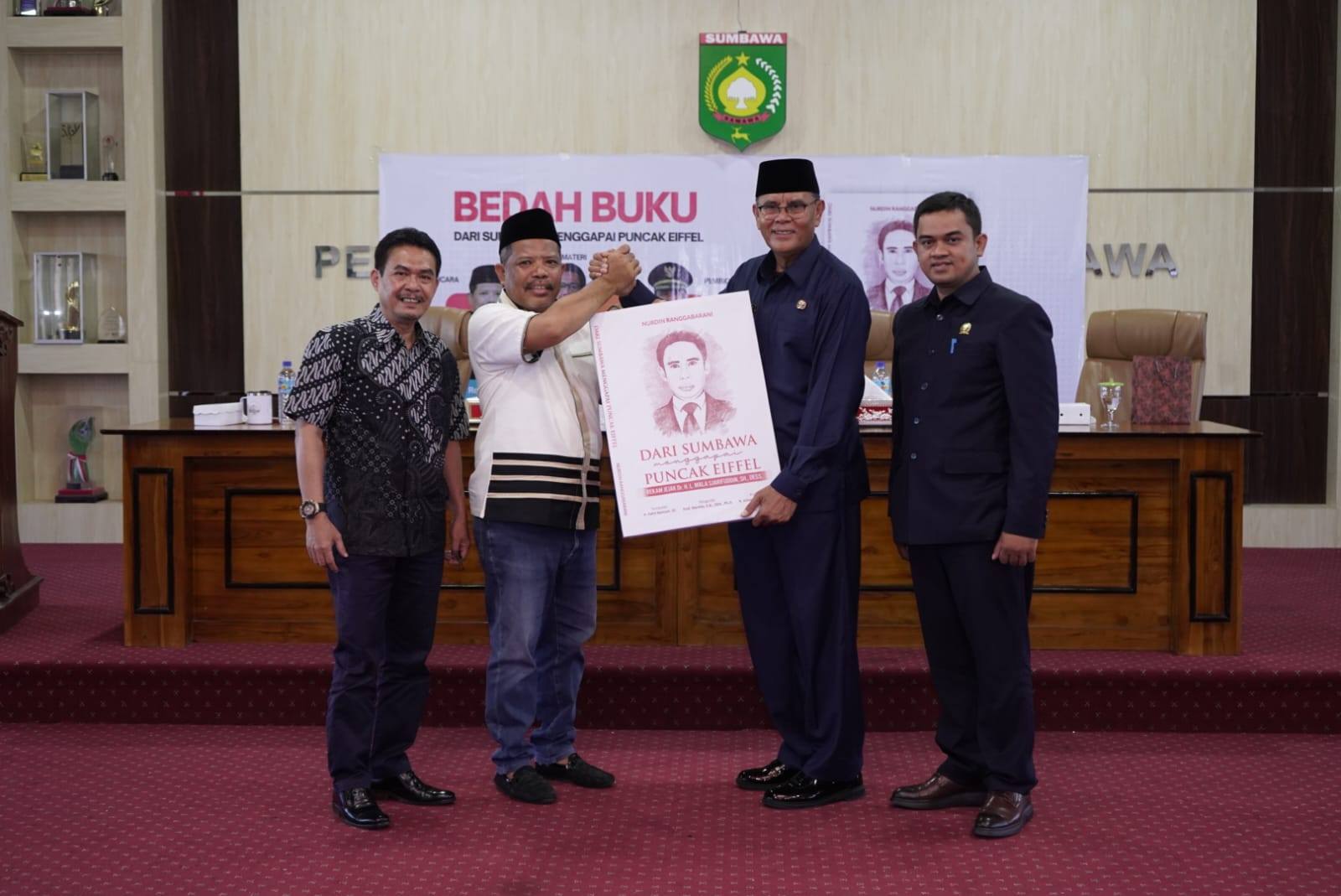 Bupati Sumbawa Buka Diskusi dan Bedah Buku “Dari Sumbawa Menggapai Puncak Eiffel” – Kisah Tokoh Besar Penggagas Otonomi Daerah