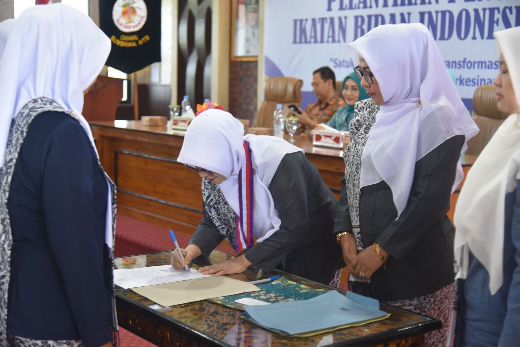 Kadis Kesehatan Sumbawa Buka Pelantikan Pengurus IBI dan Musyawarah Ranting: Dorong Peran Bidan dalam Transformasi Layanan Kesehatan