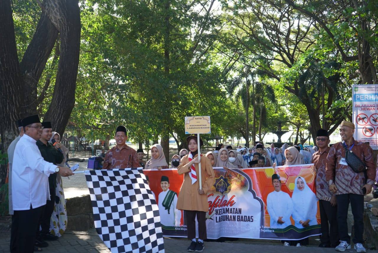 Pawai Ta’aruf Meriahkan Pembukaan MTQ ke-36 Tingkat Kabupaten Sumbawa