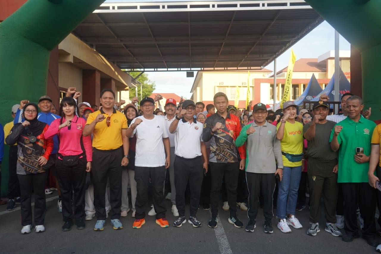 Pemkab Sumbawa Dukung Jalan Santai Hari Bhayangkara ke-79