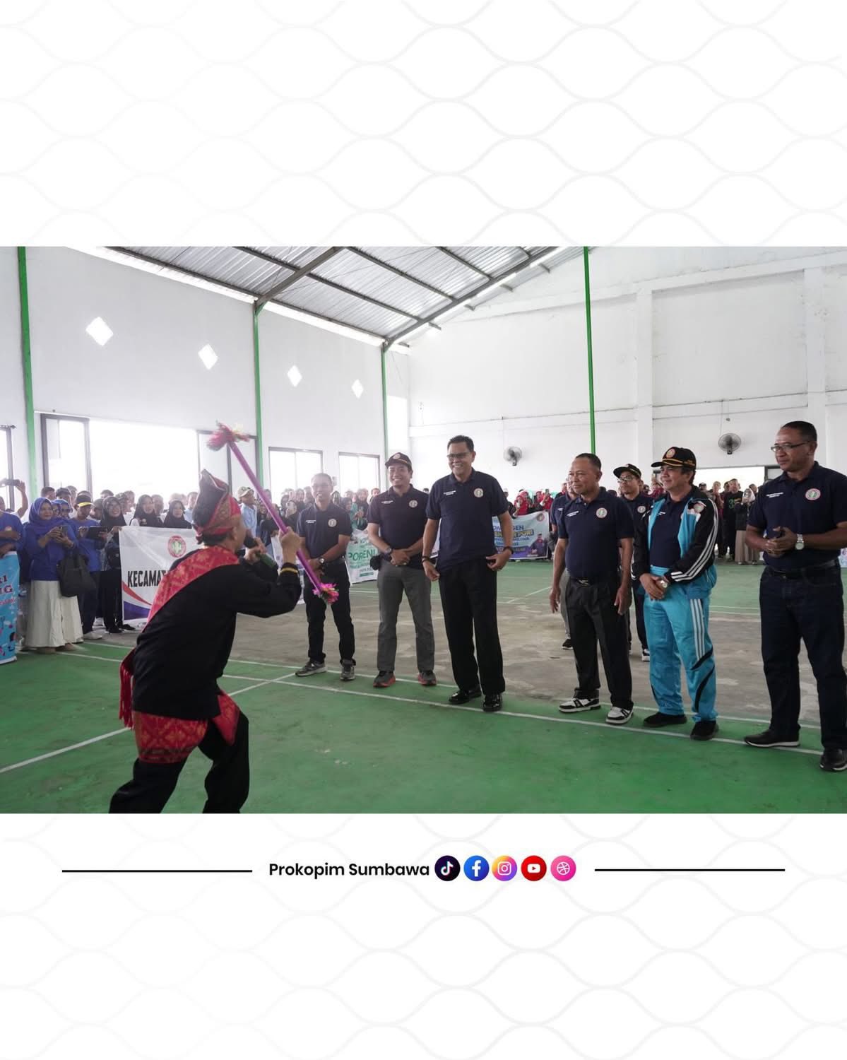 Bupati Sumbawa Buka Porsenijar PGRI 2025, Dorong Guru Jadi Teladan Sportivitas dan Inovasi