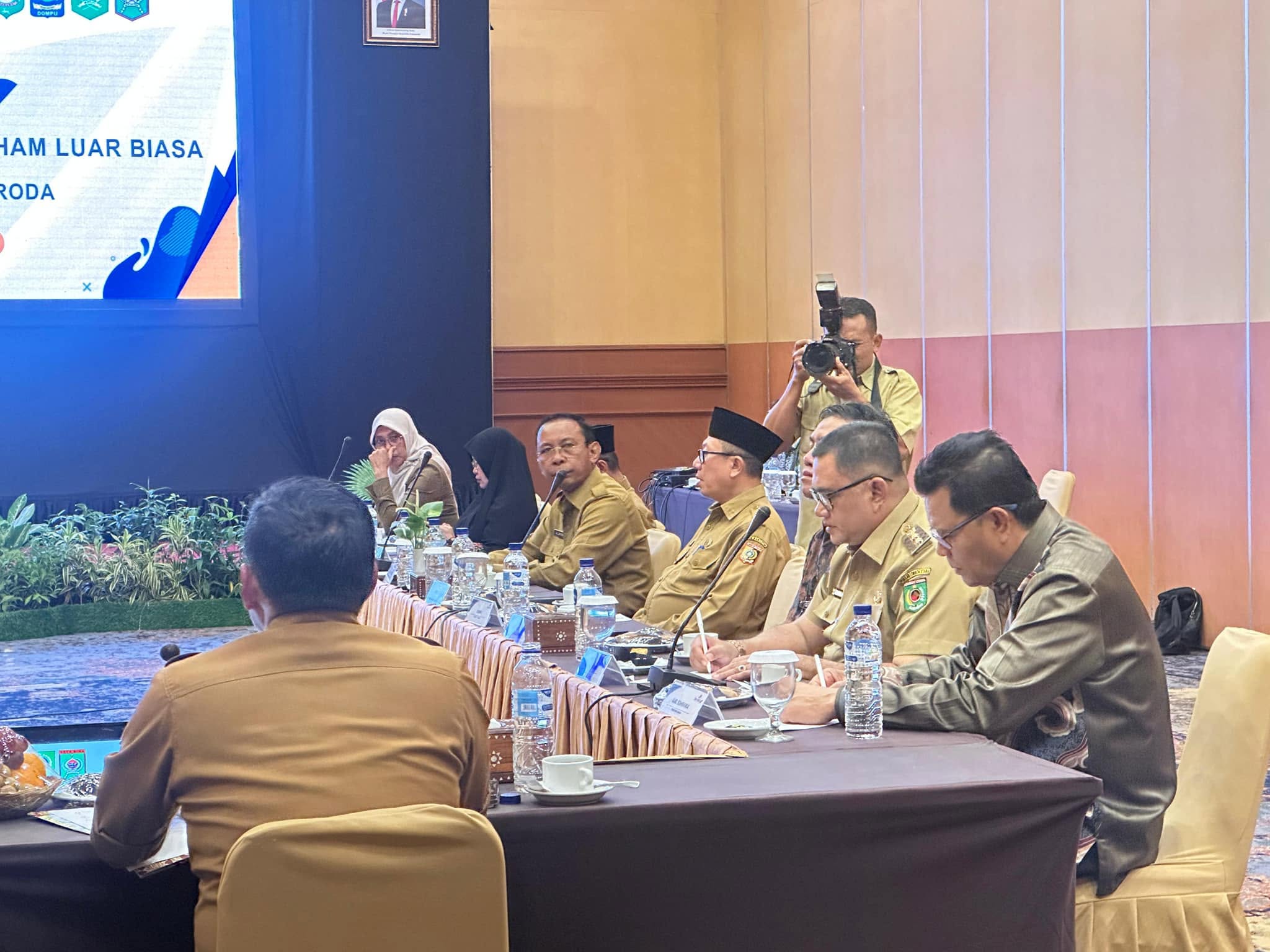 Bupati Sumbawa Hadiri Rapat Umum Pemegang Saham Luar Biasa PT BPR NTB Perseroda