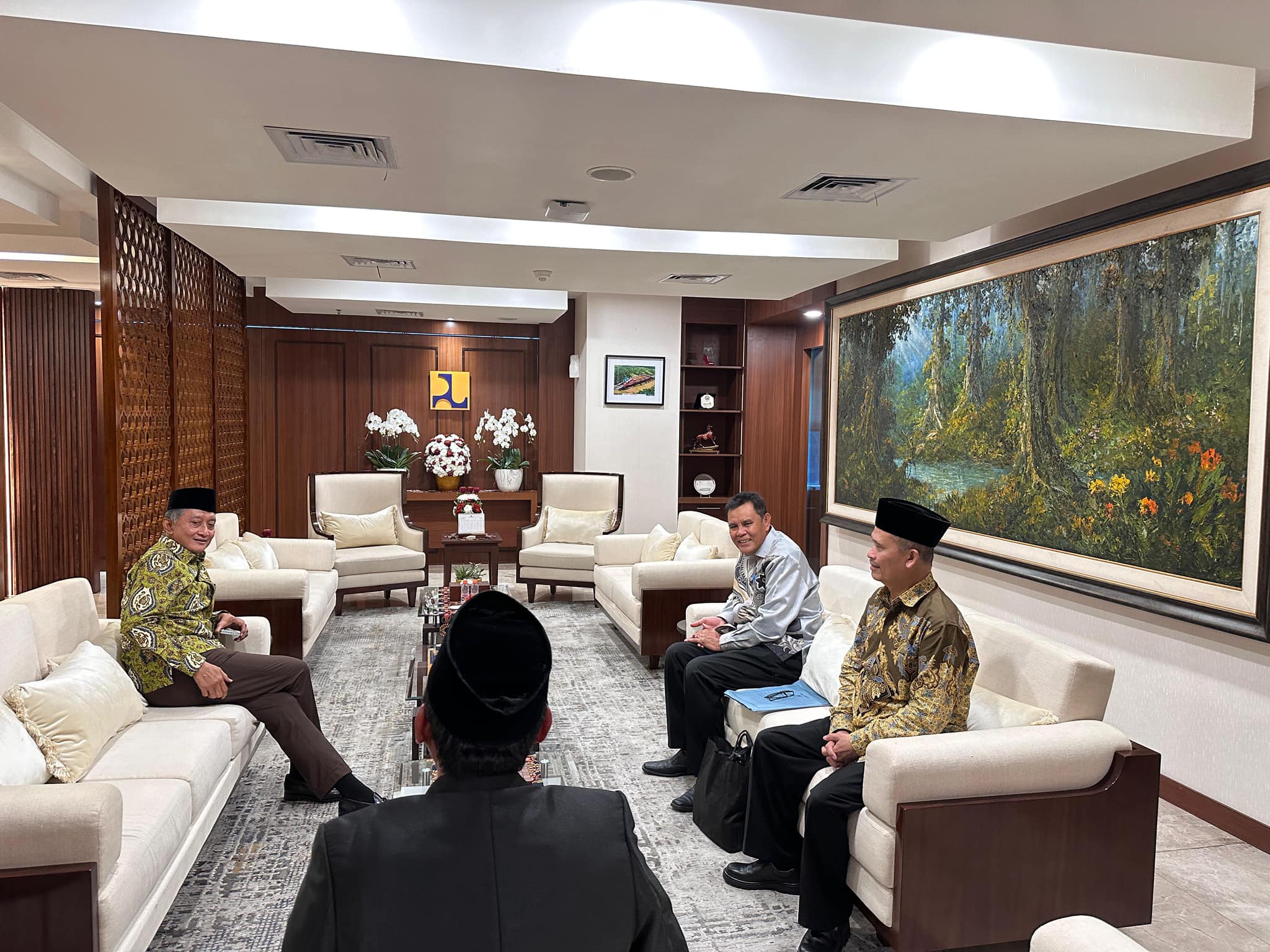 Bupati Sumbawa Bahas Percepatan Pembangunan Infrastruktur dengan Menteri PU