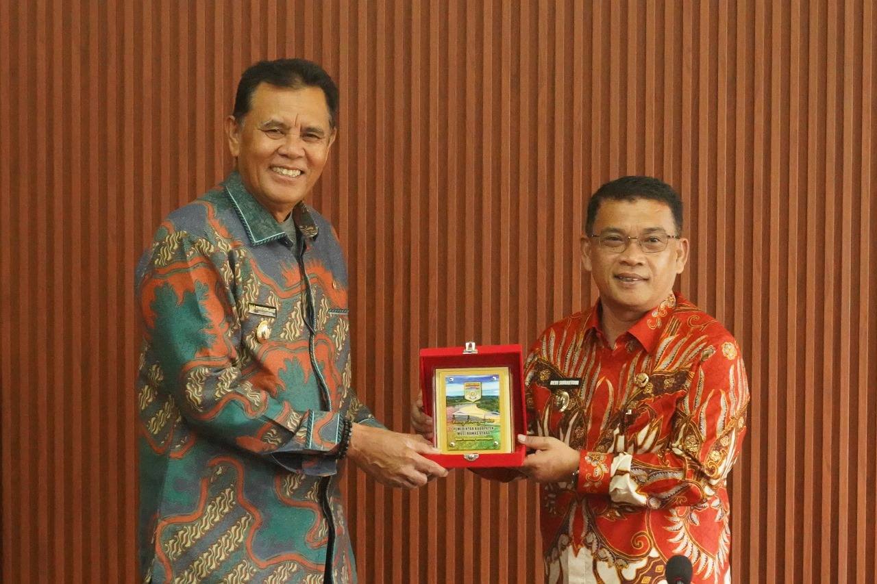 Silaturahmi Dua Sahabat Lama: Bupati Musi Rawas Utara Kunjungi Kabupaten Sumbawa