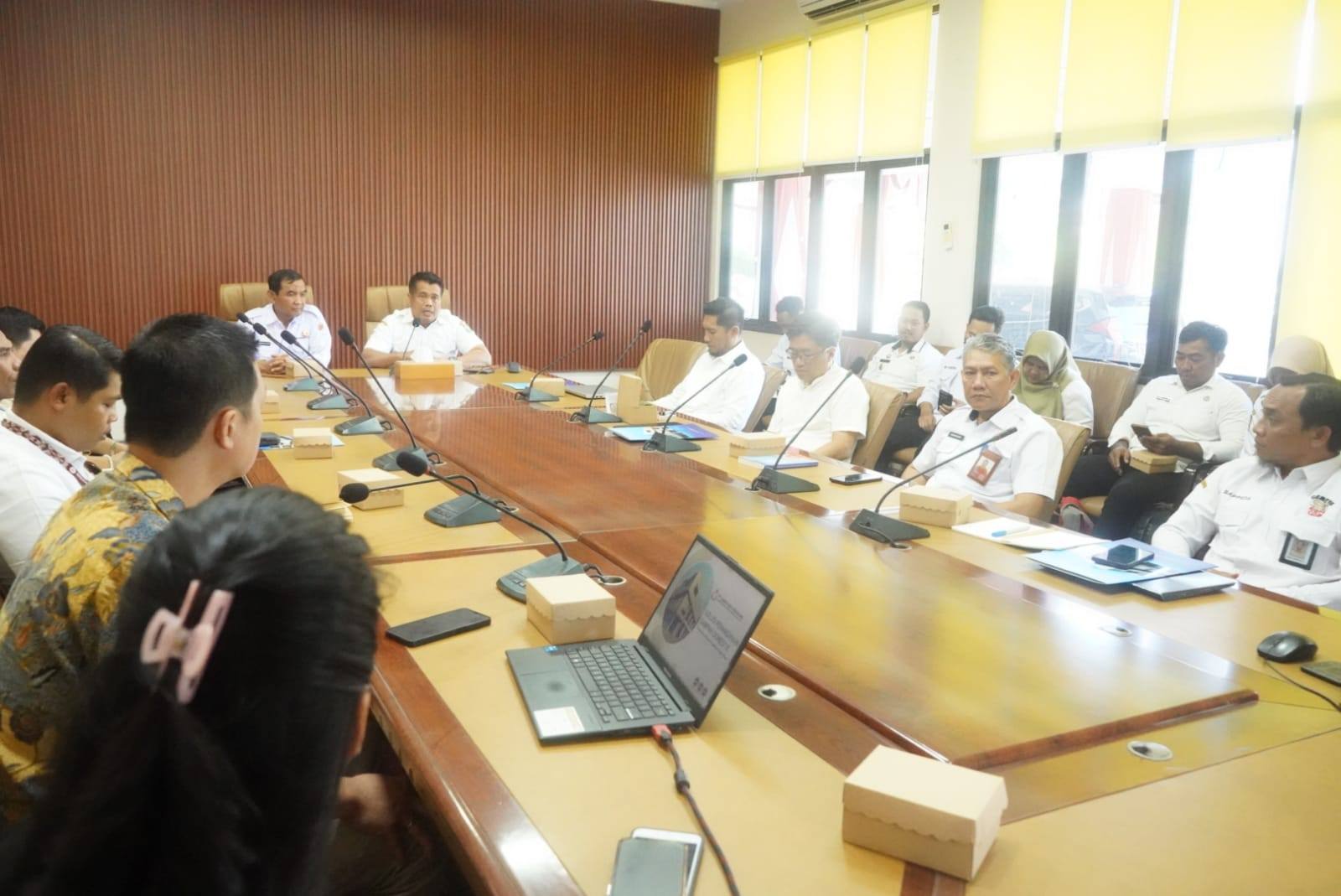 Pemkab Sumbawa Gelar Rakor Penanganan Sampah Domestik, Wabup Ansori: “Jangan Kalah dengan Sampah”