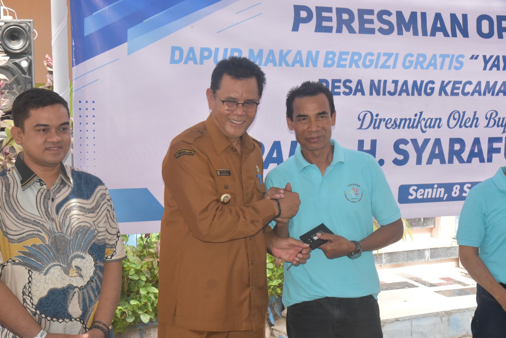 Bupati Sumbawa Resmikan Dapur Makan Bergizi Gratis untuk 2.500 Anak di Unter Iwes