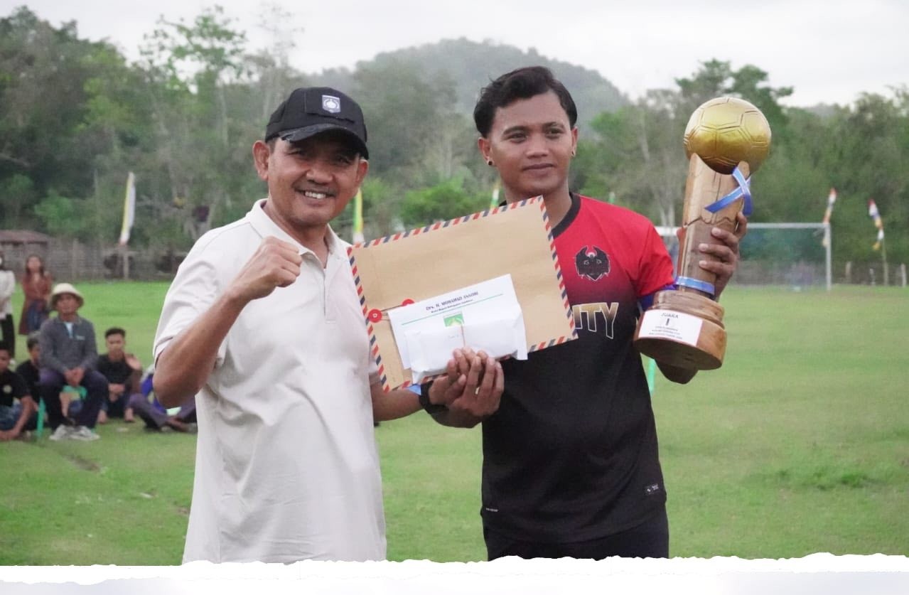 Wabup Sumbawa Resmi Tutup Open Turnamen Sepak Bola Karang Taruna Cup Desa Ledang 2025