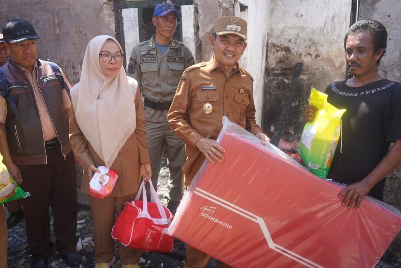 Wakil Bupati Sumbawa Tinjau Langsung Korban Kebakaran di Kelurahan Pekat: Pemerintah Hadir Saat Warga Membutuhkan