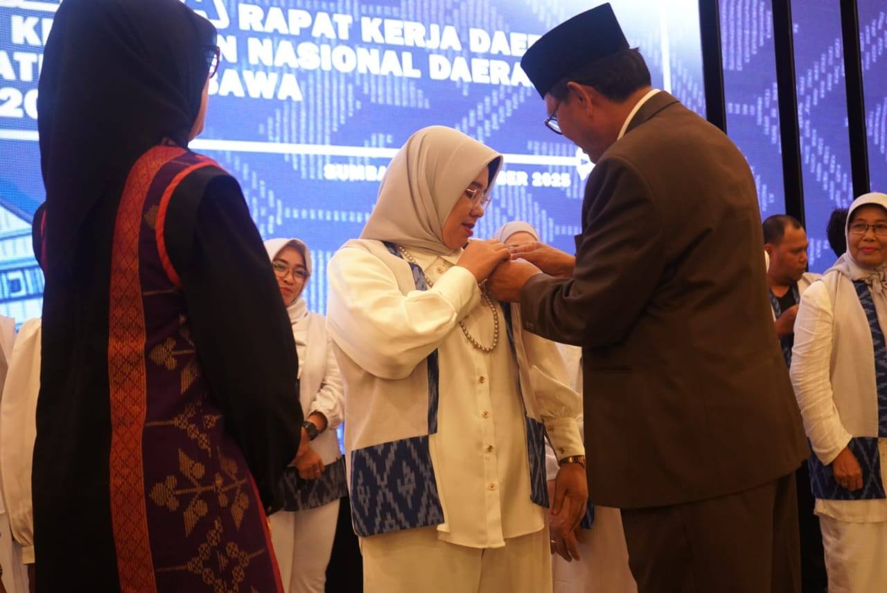 Bupati Sumbawa Kukuhkan Pengurus Dekranasda Periode 2025–2030 dan Dorong Regenerasi Penenun Lokal