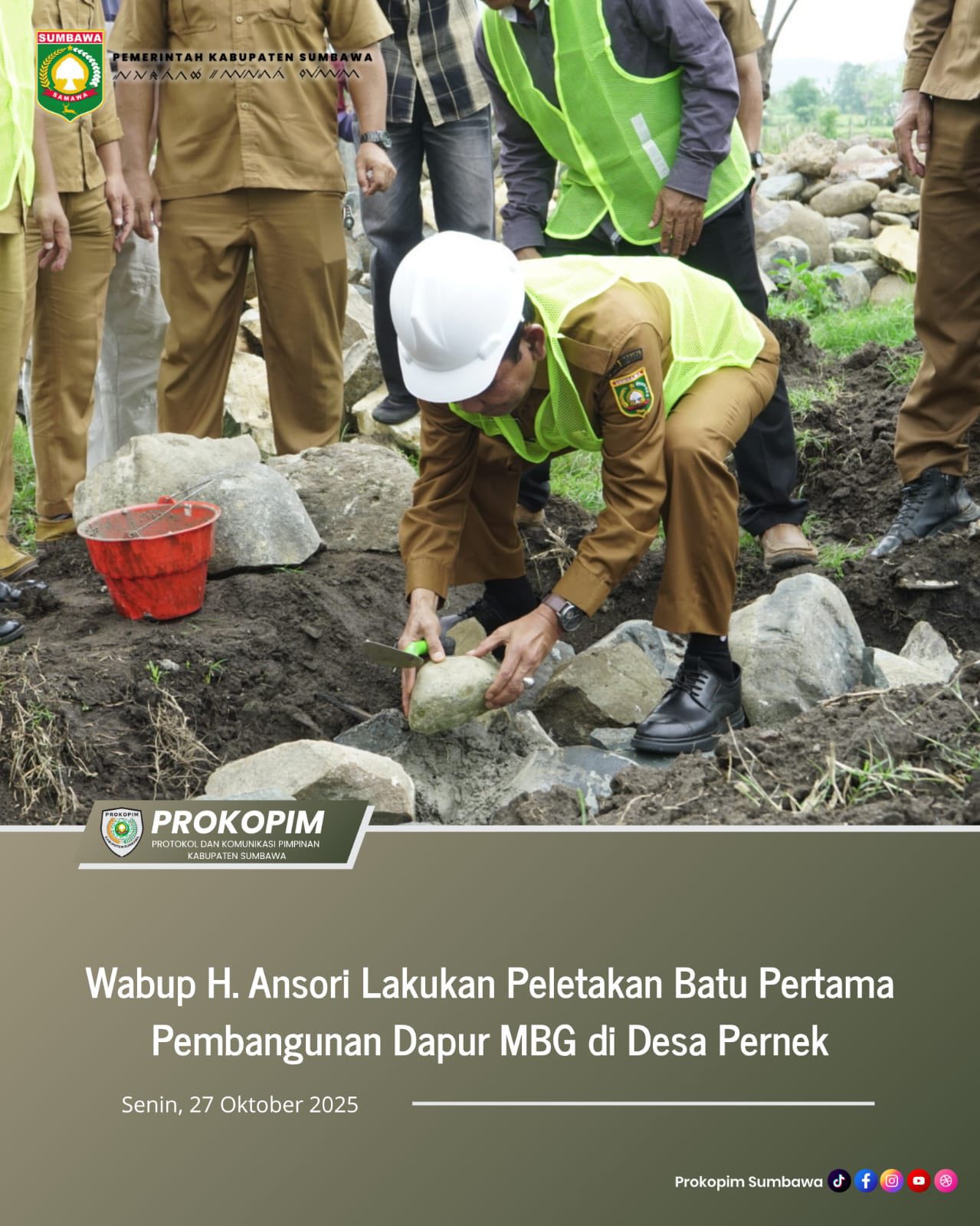 Wakil Bupati Sumbawa Letakkan Batu Pertama Pembangunan Dapur Makan Bergizi di Desa Pernek