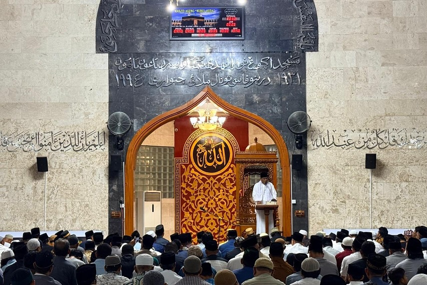 Bupati Sumbawa Awali Ramadan dengan Tarawih Perdana Bersama Masyarakat