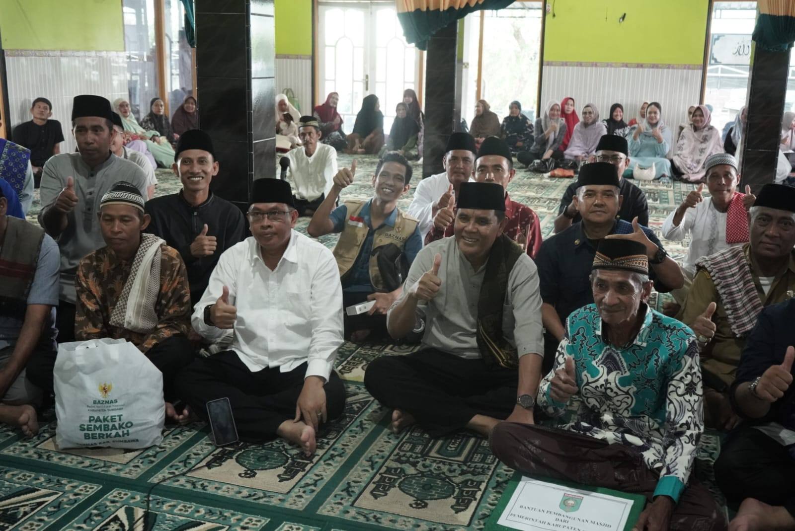 Safari Ramadhan 1447 H, Bupati Sumbawa Kunjungi Tiga Kecamatan dan Serahkan Bantuan Pembangunan Masjid