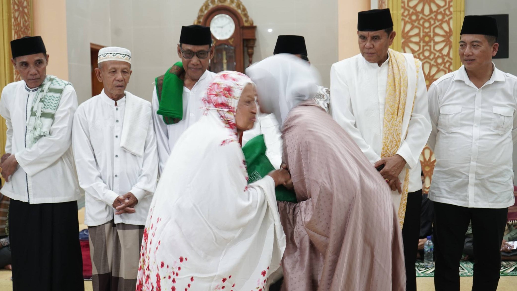 Gubernur NTB Safari Ramadhan di Sumbawa, Soroti Infrastruktur Jalan (Ruas Lenangguar-Lunyuk Segera Lanjut) dan Penguatan Layanan Kesehatan (RS Manambai Status Naik Type B)