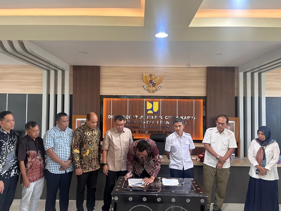 Air Bersih untuk Masyarakat, Bupati Sumbawa Hadiri Penandatanganan Kerja Sama