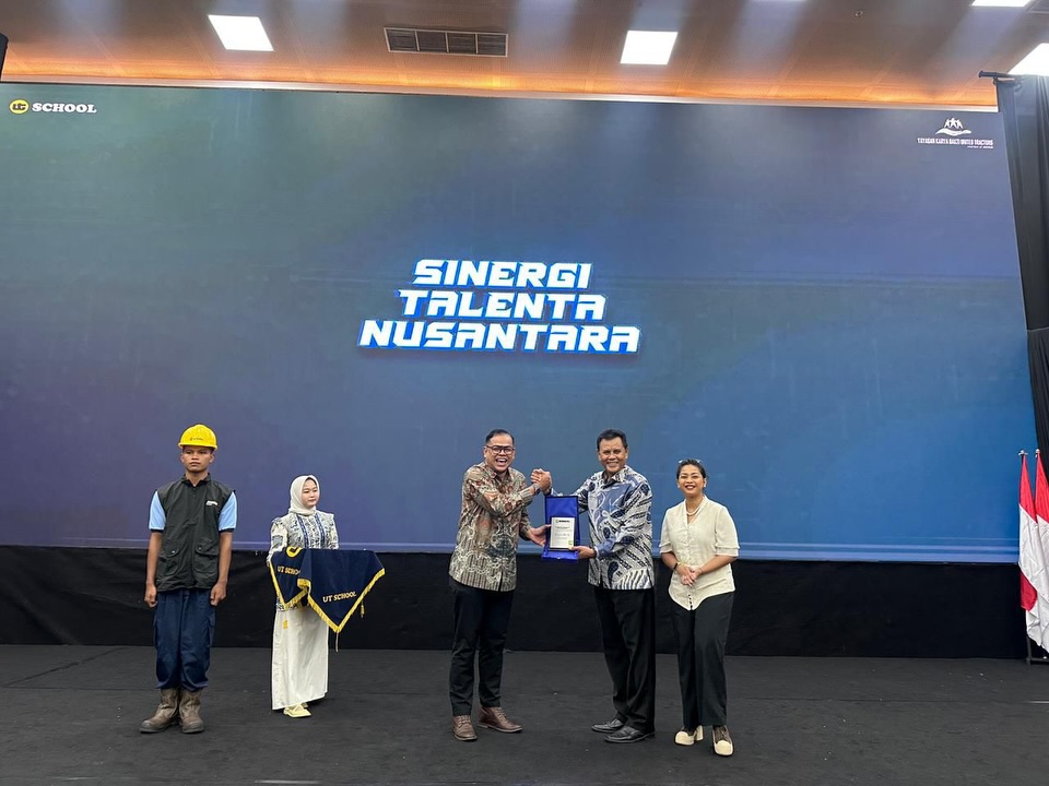 Bupati Sumbawa Hadiri Wisuda UT School–AMMAN, Tegaskan SDM Unggul Kunci Masa Depan Daerah