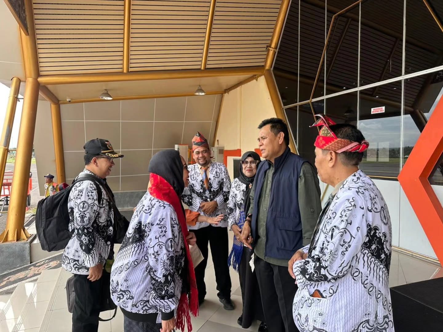 Bupati Jarot Sambut Ketua PGRI Pusat, Tegaskan Komitmen Pemkab Sumbawa Memajukan Pendidikan dan Memuliakan Guru