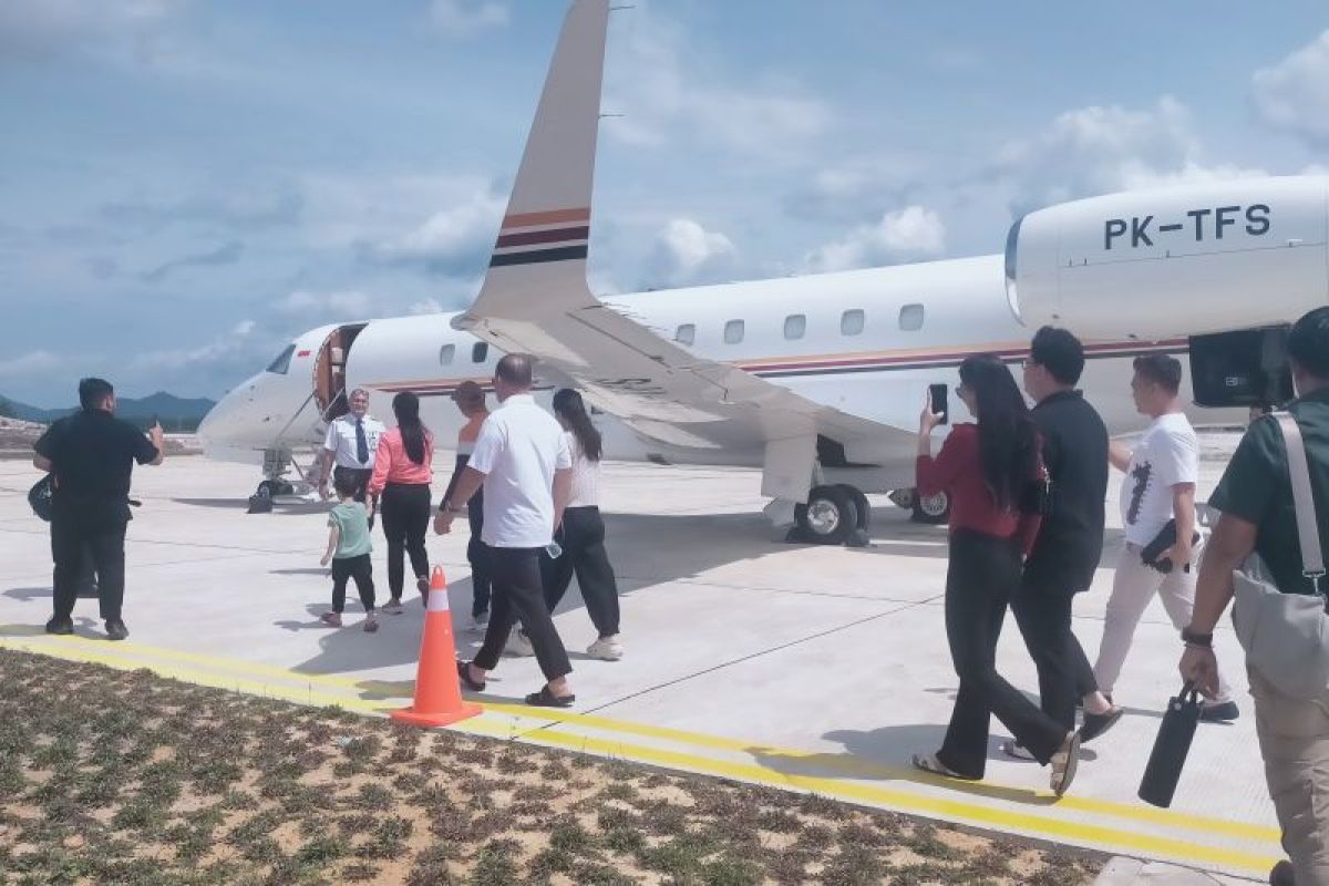 Lalu Lintas Pesawat Udara di Bandara Sultan Muhammad Kaharuddin Meningkat Tajam di Tahun 2024