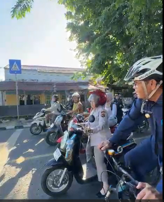 Bupati Sumbawa Tunjukkan Teladan Nyata: Dari Kantor ke Rakyat, Energi Hemat Dimulai dari Pemimpin