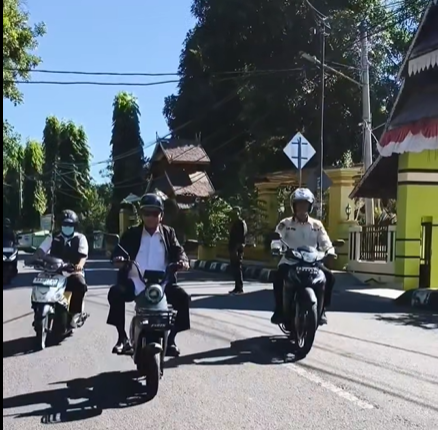 Wabup Sumbawa Pilih Sepeda Listrik ke Kantor, Aksi Nyata Hemat BBM