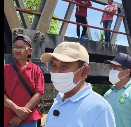Masalah Sampah Disorot, Wabup Sumbawa Turun Langsung, Gotong Royong Bersihkan Taman dan Bawah Jembatan Utan