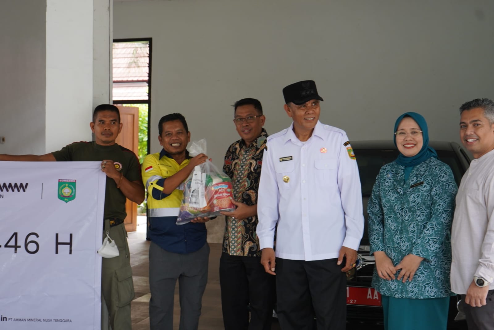 Bupati Sumbawa Terima 5.200 Paket Sembako Ramadhan dari PT. AMNT untuk Masyarakat