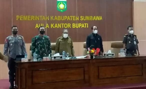 RAPAT KOORDINASI STRATEGI PERCEPATAN VAKSINASI DI KAB SUMBAWA 