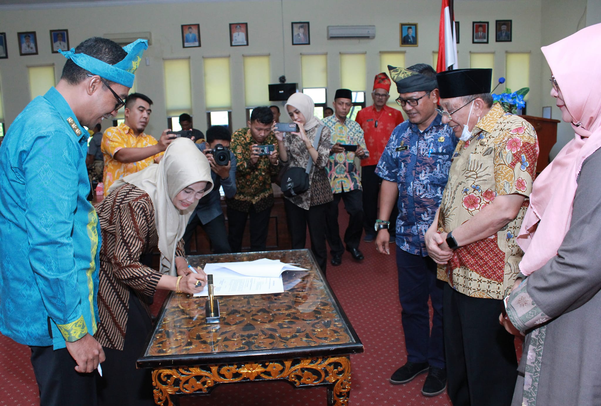 Penandatanganan Naskah Perjanjian Hibah Daerah (NPHD) Bagi Majelis Taklim se-Kabupaten Sumbawa Tahun 2022