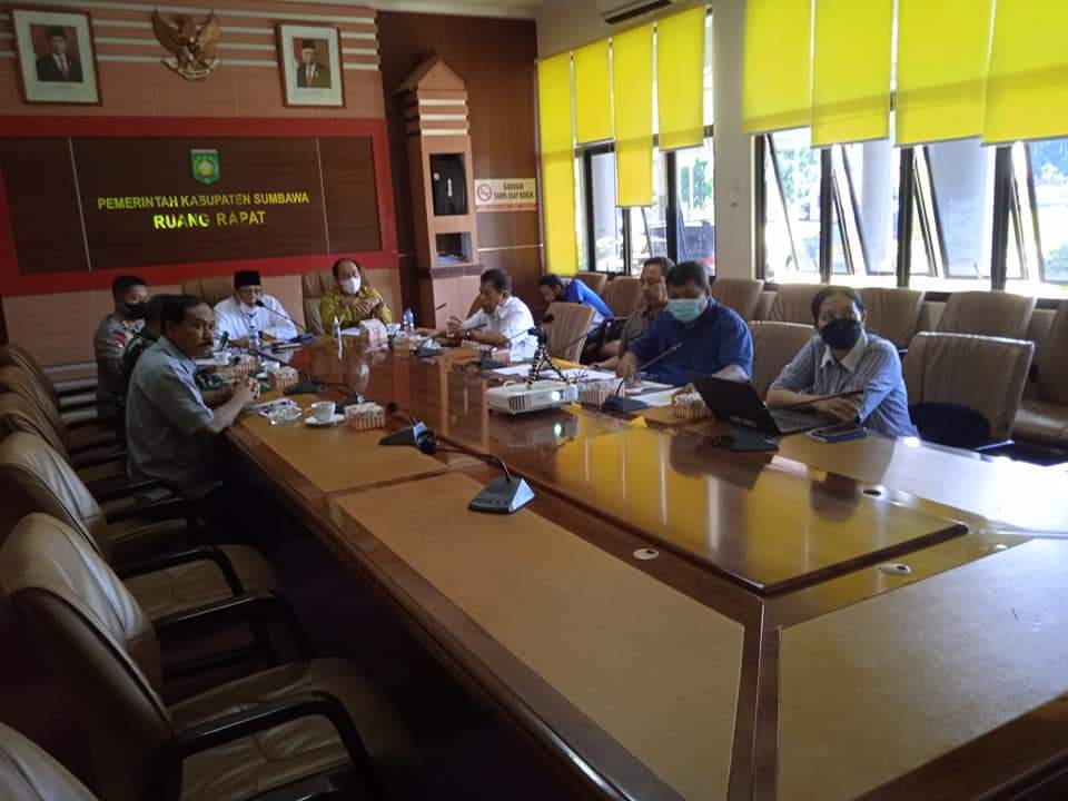  BUPATI SUMBAWA MENGIKUTI ZOOM MEETING RAPAT KOORDINASI  TERKAIT DENGAN KUNJUNGAN KERJA PANGLIMA TNI DAN KAPOLRI DI PROVINSI NTB