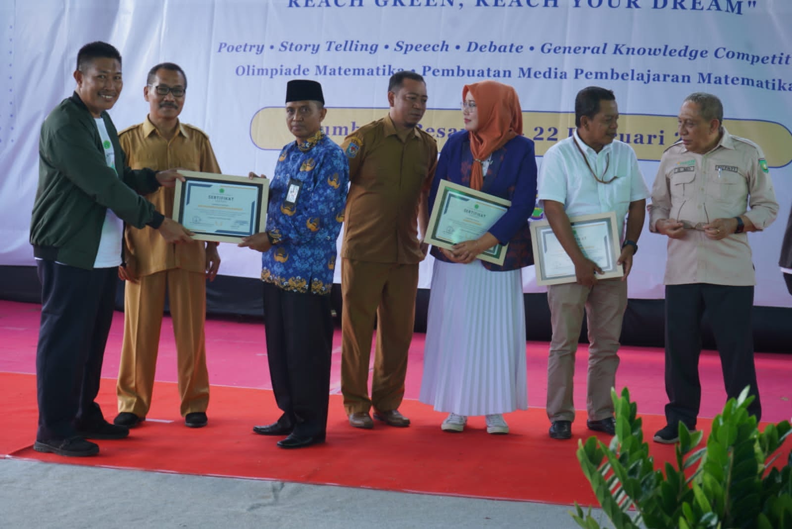 Bupati Sumbawa membuka Mathematics & English Festival Se-NTB 2024