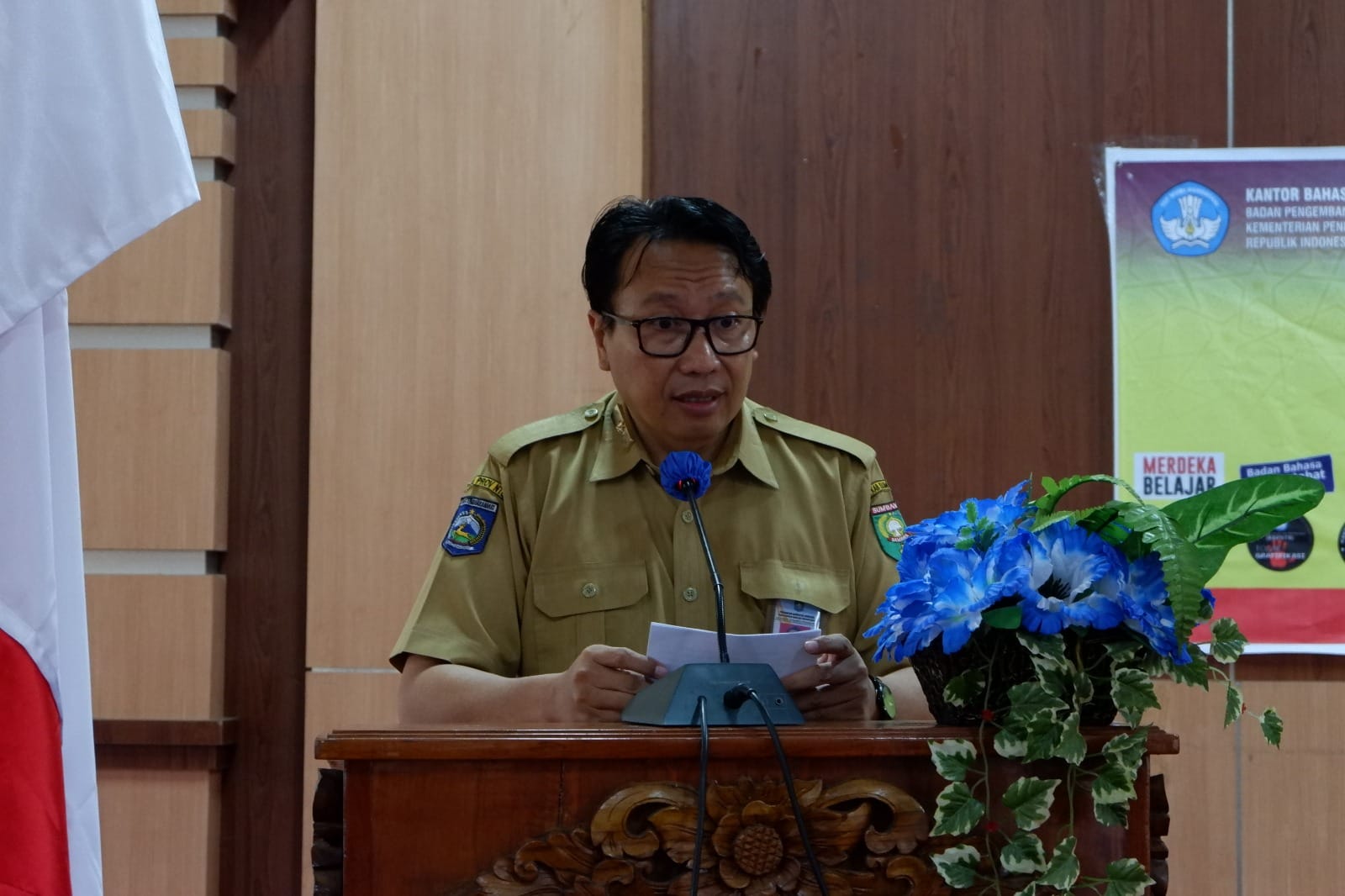 Pelayanan Profesional Bidang Bahasa dan Hukum dalam Rangka Pengutamaan Bahasa Negara di Ruang Publik dan Tata Naskah Dinas di Kabupaten Sumbawa