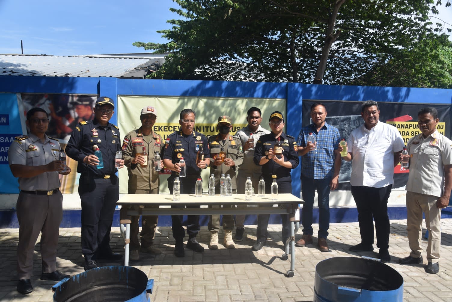 LINDUNGI INDUSTRI LOKAL, SEKDA MUSNAHKAN BARANG KENA CUKAI ILEGAL