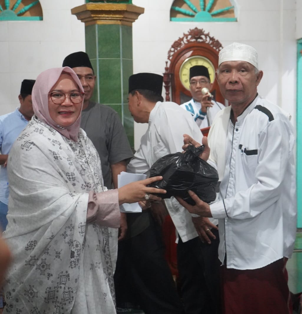 Safari Ramadhan : Di Mapin Kebak Wabip Novi Ajak Masyarakat Sukuri Sumbawa Dapat Sertifikat ADIPURA