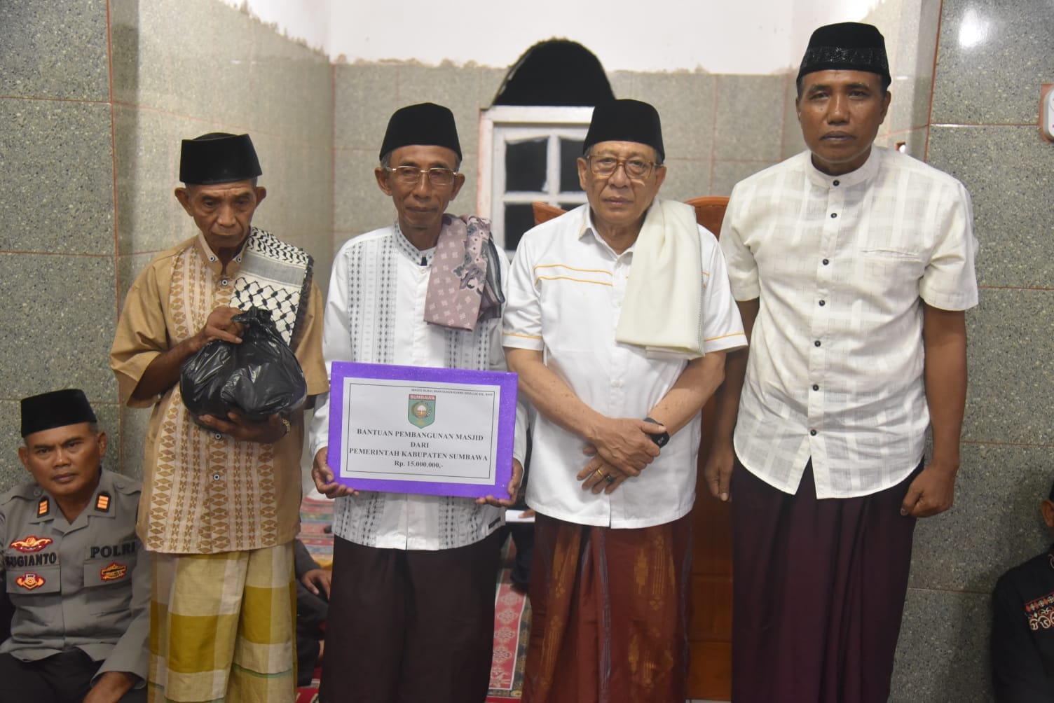 Bupati Sumbawa Safari Ramadan ke Masjid Nurul Iman, Desa Luk, Kecamatan Rhee, Sumbawa.