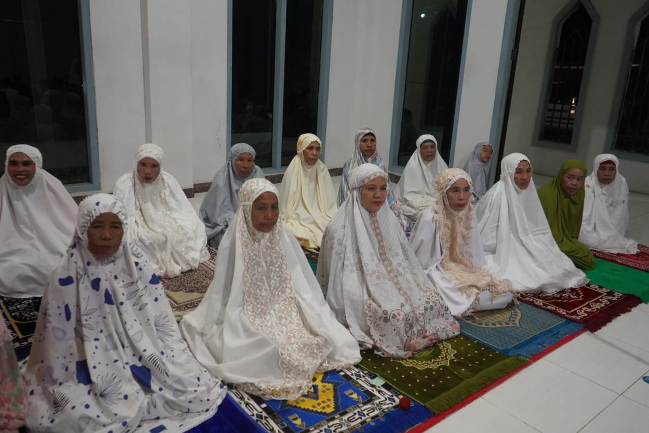 Wakil Bupati Sumbawa- Hj Dewi Noviany. S.Pd., M.Pd. beserta rombongan melaksanakan safari Ramadan di Masjid As-Salam Desa Selante Kecamatan Plampang