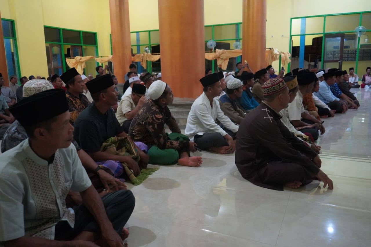 Safari Ramadhan 1446 H di Kec. Lunyuk, Bupati Sumbawa Tegaskan Penanganan Jalan Rusak Akan Dipercepat