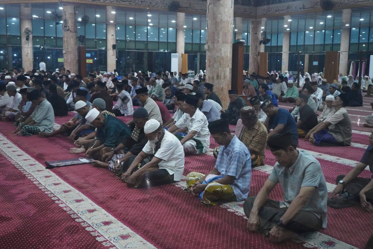 Peringatan Nuzulul Qur'an di Masjid Agung Nurul Huda: Bupati Ajak Masyarakat Jadikan Al-Qur'an sebagai Pedoman Hidup