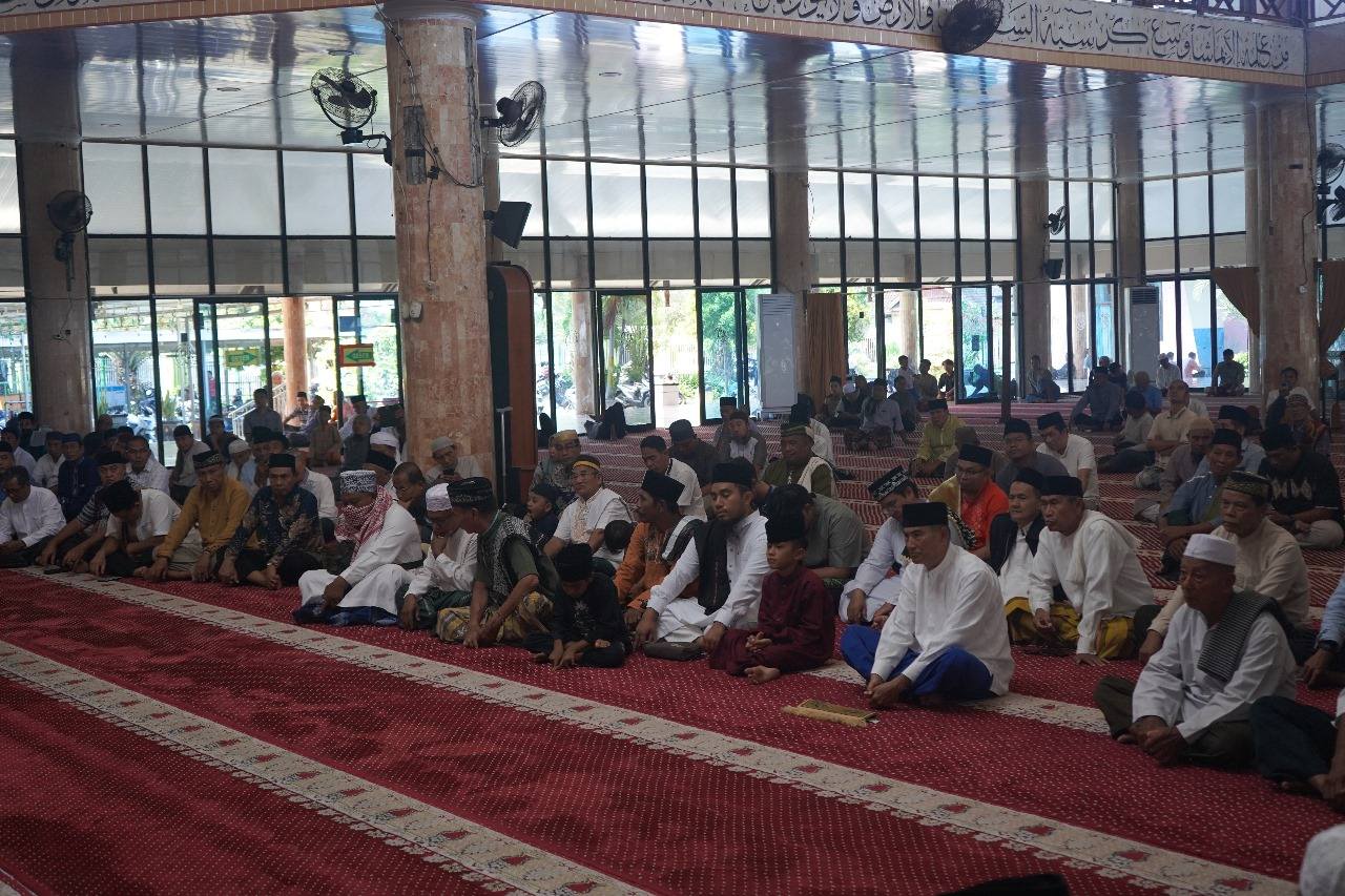 Bupati Sumbawa Kukuhkan Pengurus Masjid Agung Nurul Huda Masa Bakti 2025–2030