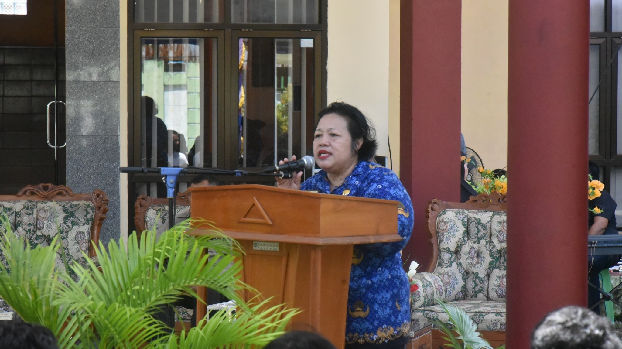 Pemkab Sumbawa Serahkan Bantuan Alsintan Tahap II Program Upland Bawang Merah Tahun 2025